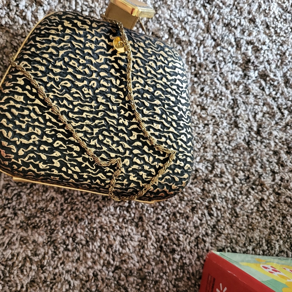 Black and gold clutch/ cross body - Picture 2 of 4